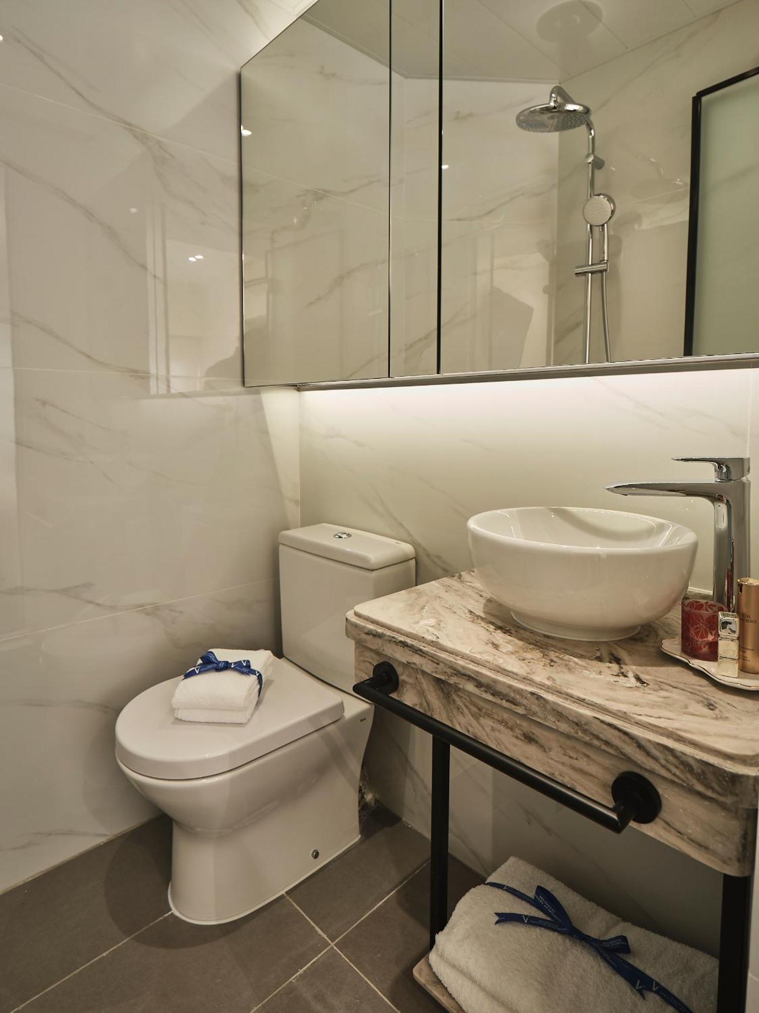V Causeway Bay Aparthotel Hongkong Exteriör bild